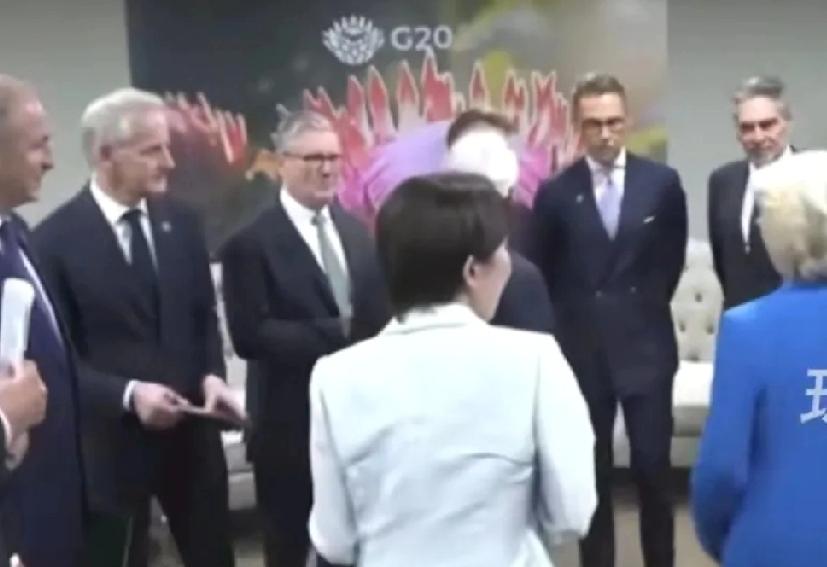 在G20峰会上，某位女领导为了挑衣服挑了几个小时，结果挑出来的衣服依旧是皱皱巴巴