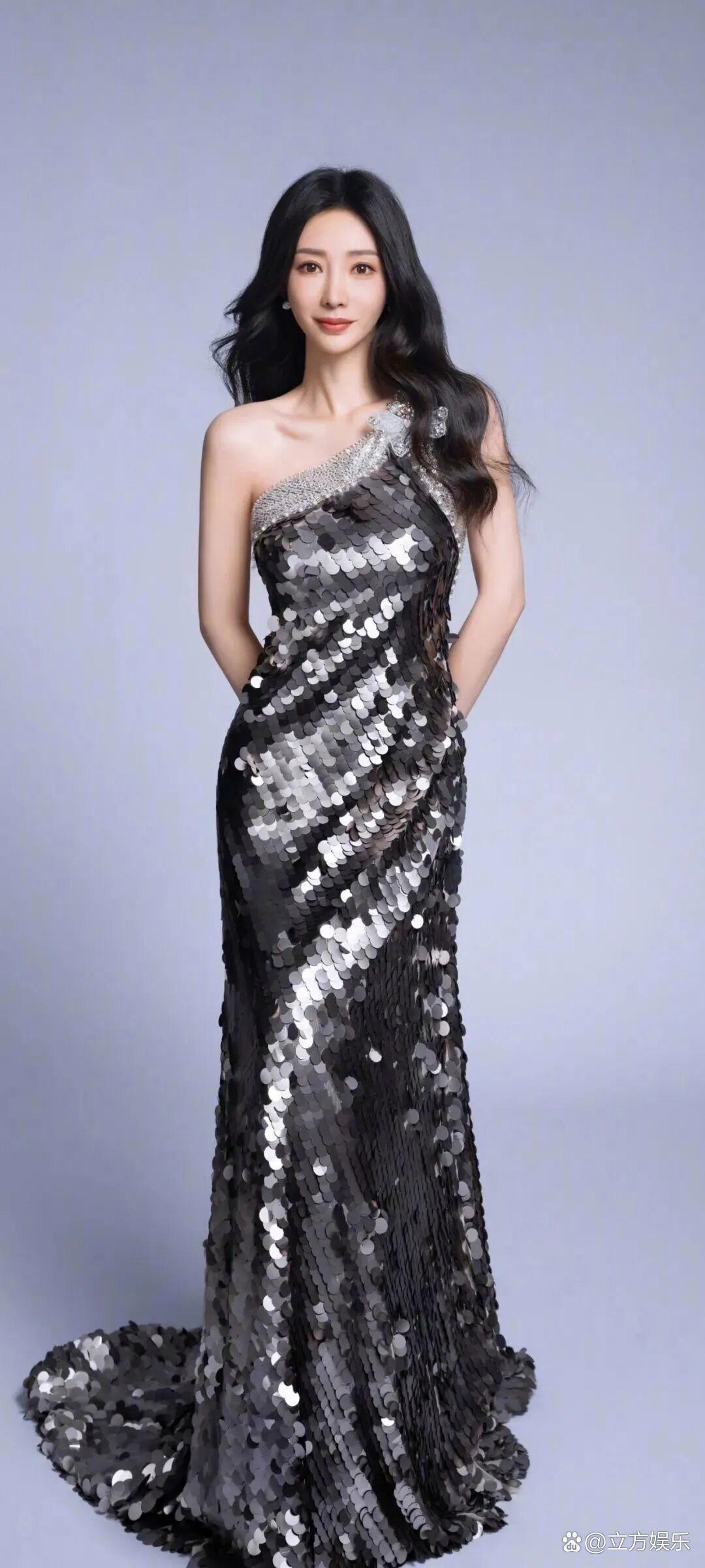 柳岩超性感写真来了