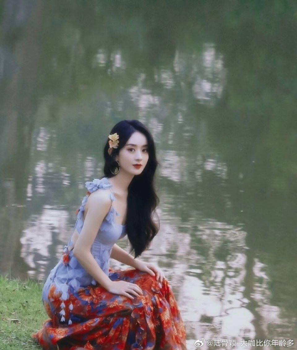 赵丽颖正能量zly赵丽颖浪漫主义者都是暗处迎盛阳的玫瑰𝙍𝙤𝙢𝙖?