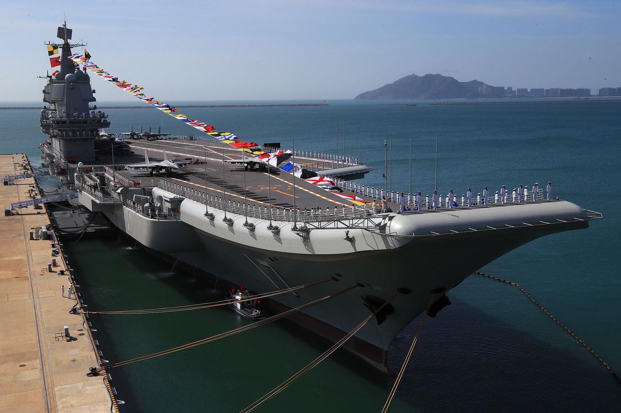 中华人民共和国正式向全世界宣告两件大事：福建舰航母，正式服役了！中国海军，现