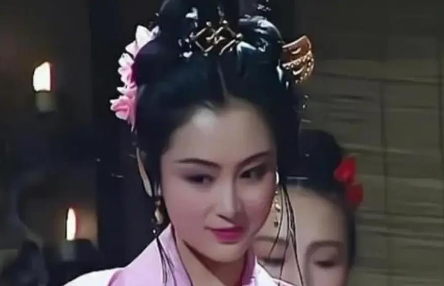 公元243年，62岁的孙权突然春心未老，他跑到后宫想看看有没有的佳人。19岁的潘