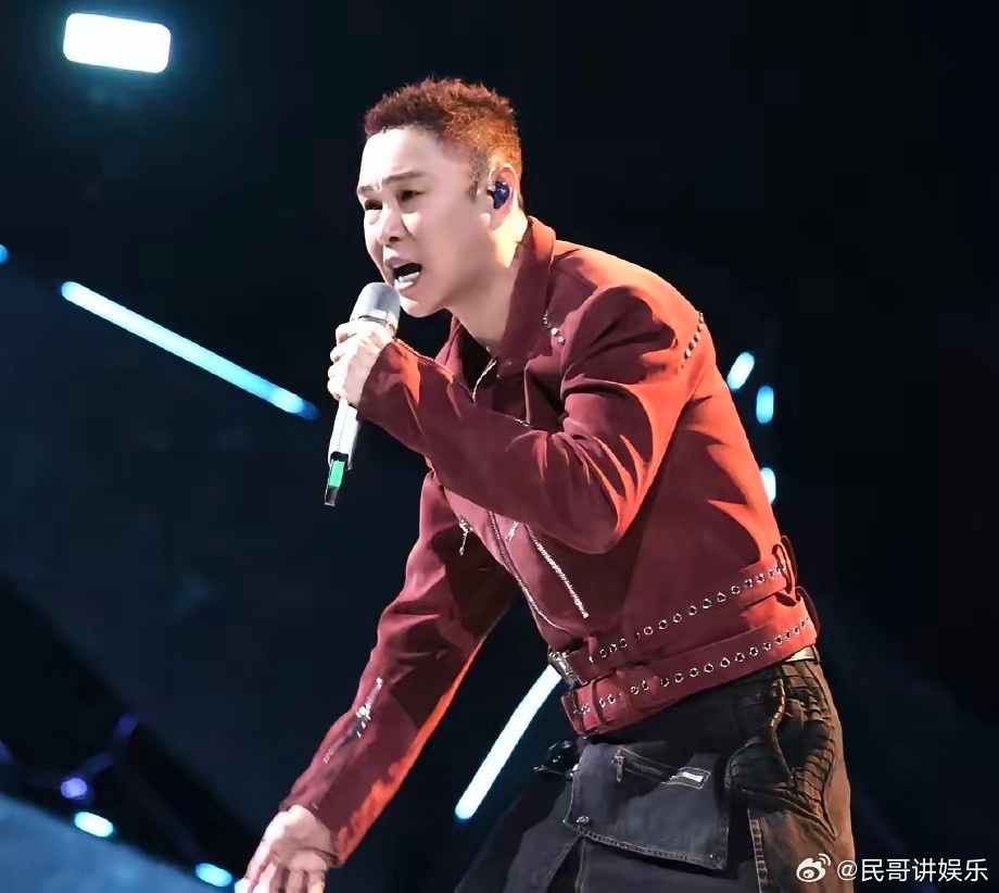 终于弄明白了，小沈阳为啥要来参加披哥，不是因为闲着没事干，而是他闺女又要发新专辑