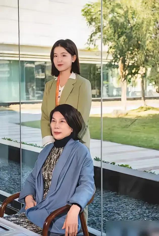 格力2024年净利超200亿，高分红。2025上半年营收976亿，净利144亿。