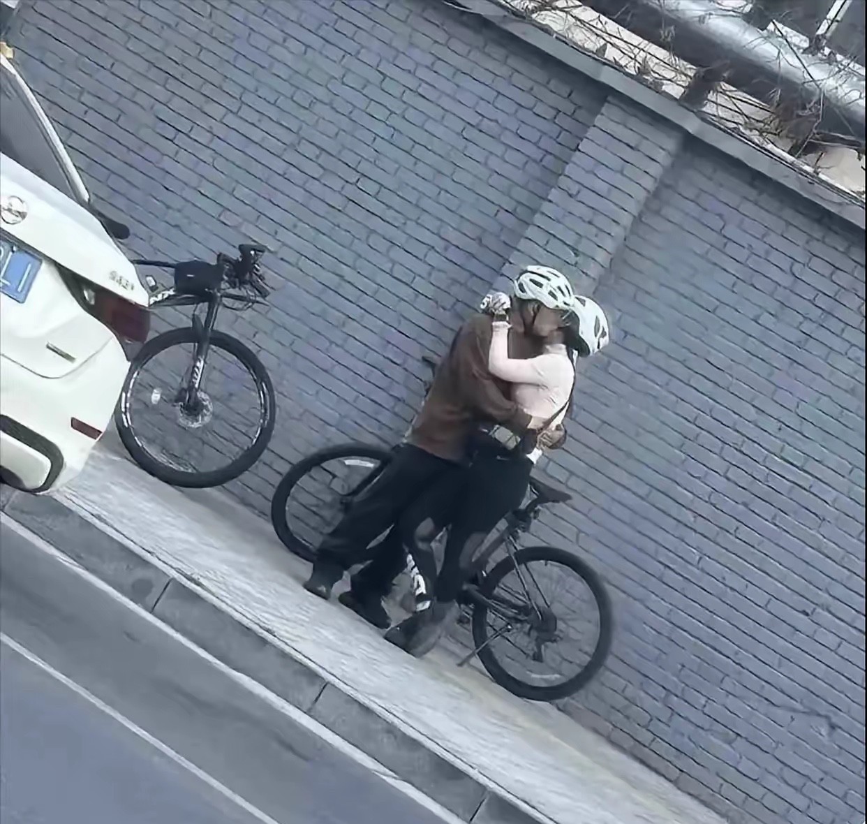 我决定了，买个自行车，休息了去骑行锻炼身体。大家有什么好车推荐吗？