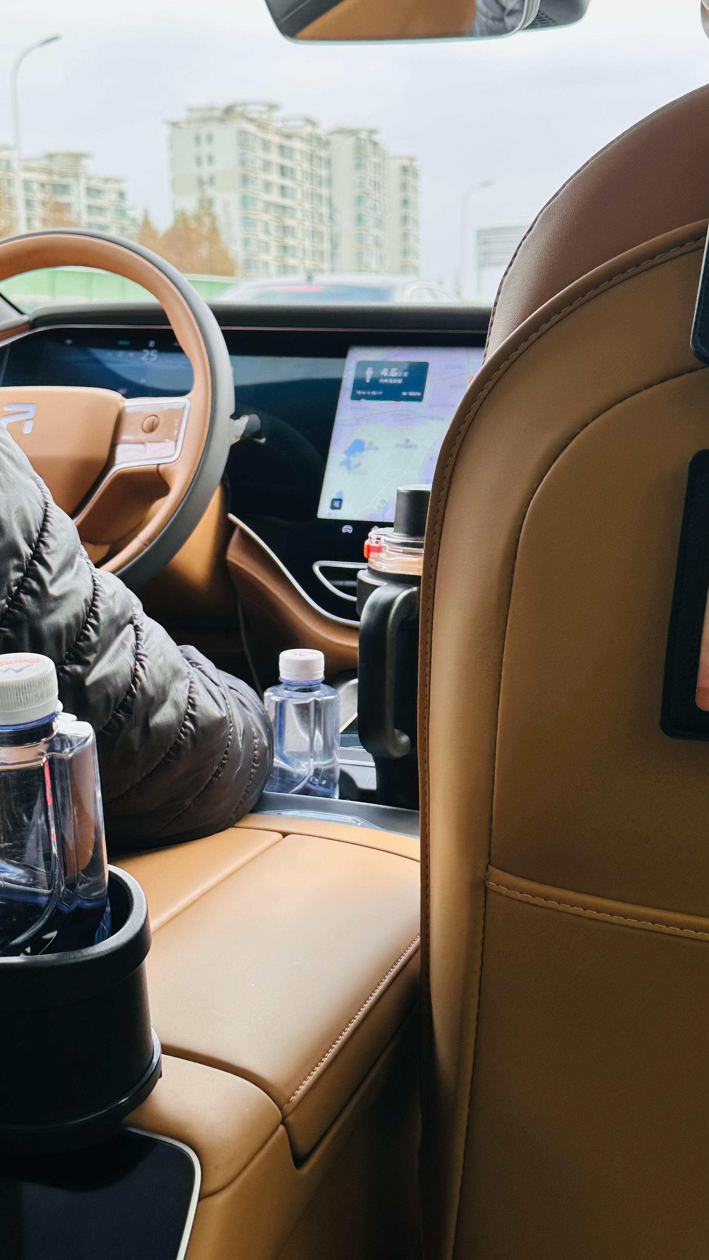 就这车，上次来上海我打过一次，想吐。今天不信邪，又打了一次。现在想吐。整车在上海