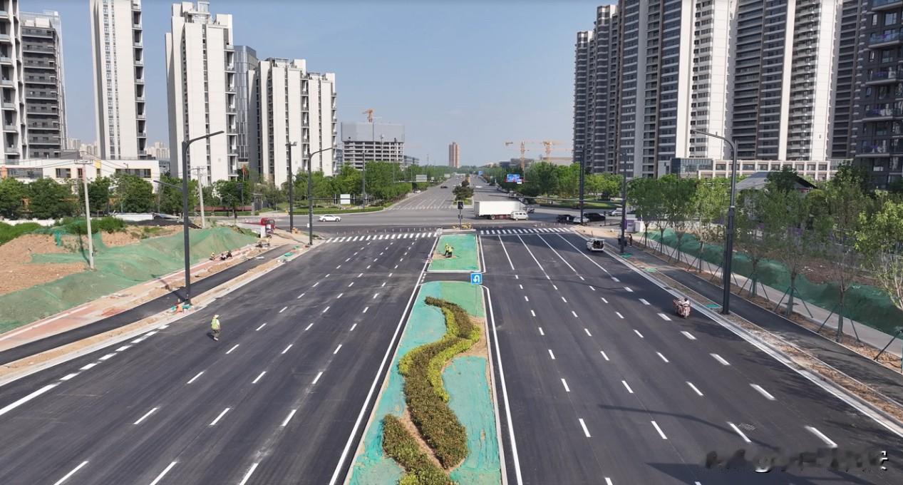 5月1日西安高新区两条市政道路全面通车西安高新区丝路科学城两条新建市政道路5