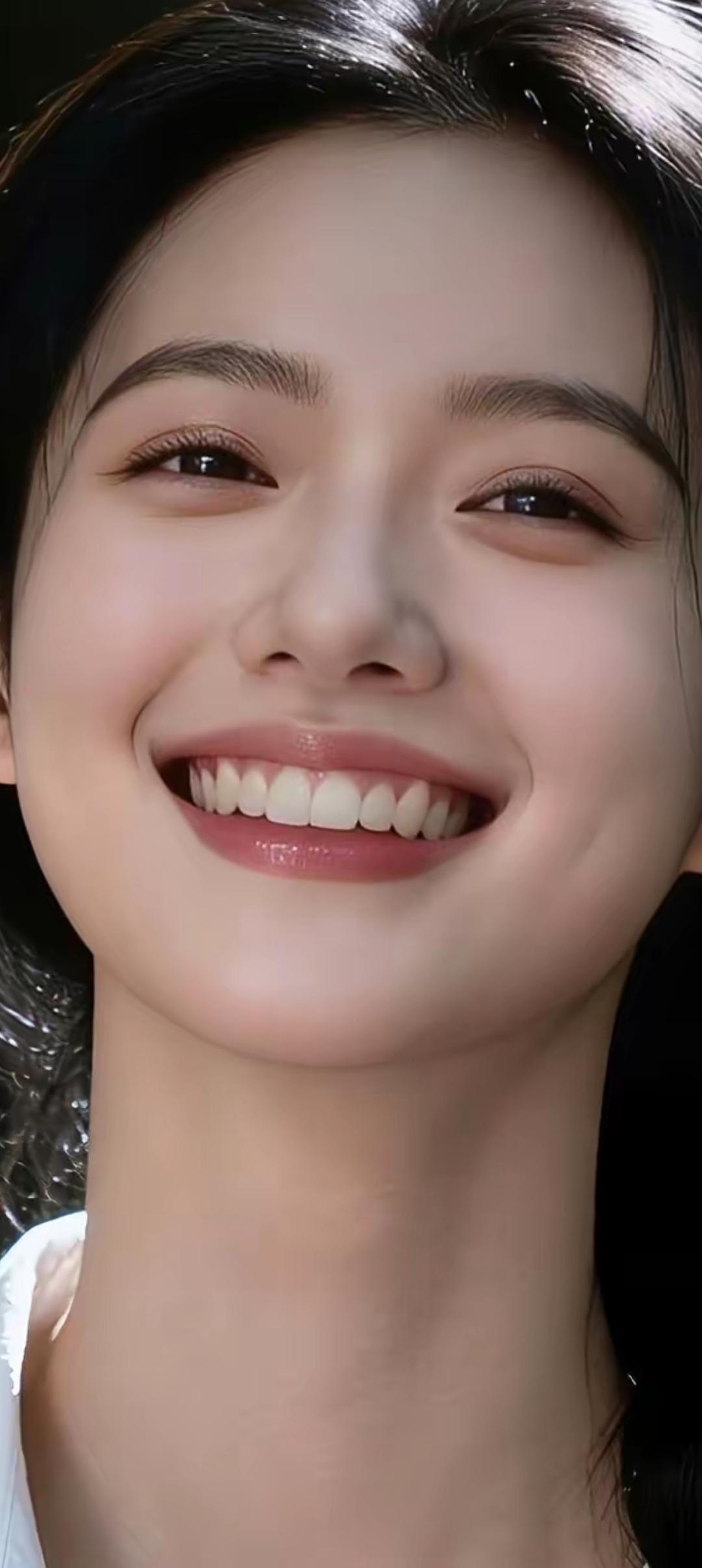 阳光灿烂的笑容，温暖你的每一天！🌞😊