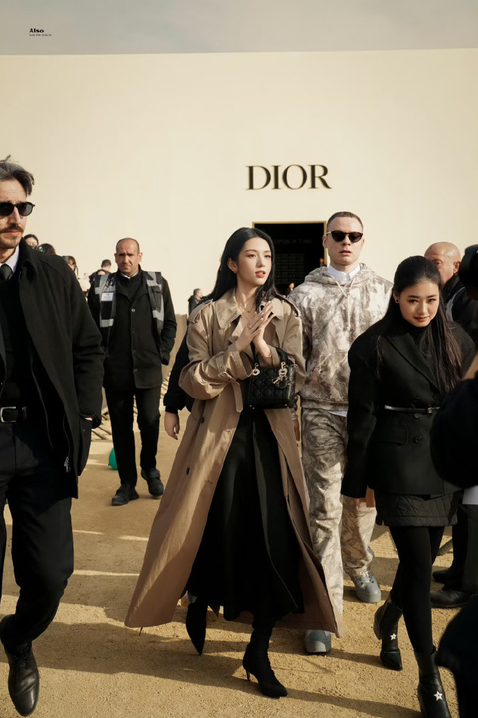 周也真的好美啊，又高又白身材比例也特别好