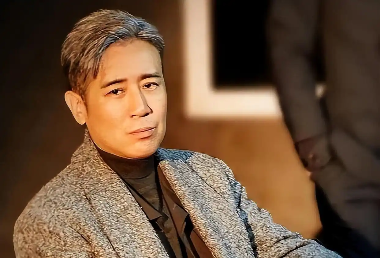 一次，李雪健在接受采访时，突然提及曾合作过的演员于和伟，直言不讳地指出：“这人骨子里坏得很，适合演阴