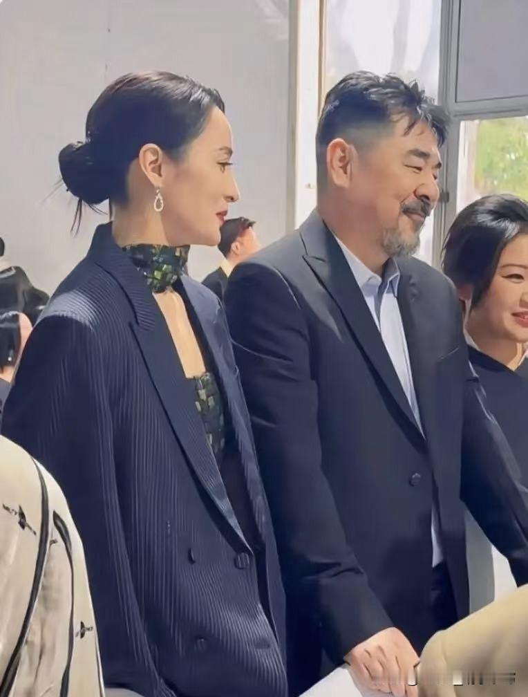 55岁的陈建斌，给所有男人上了一课：长得普通不怕，不会疼人才是真硬伤！蒋