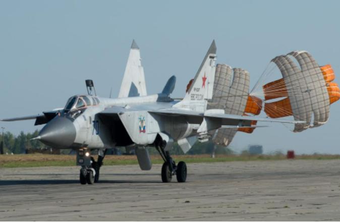 全球首架4马赫战机要来了？上打卫星下攻航母，导弹都追不上它。 咱们先搞明白，