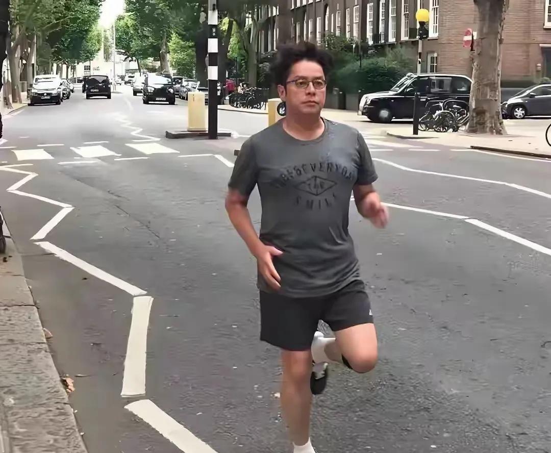 跑步真的能强身健体！看看74岁的谭咏麟，现在的身体状态非常良好，这就是得益于他