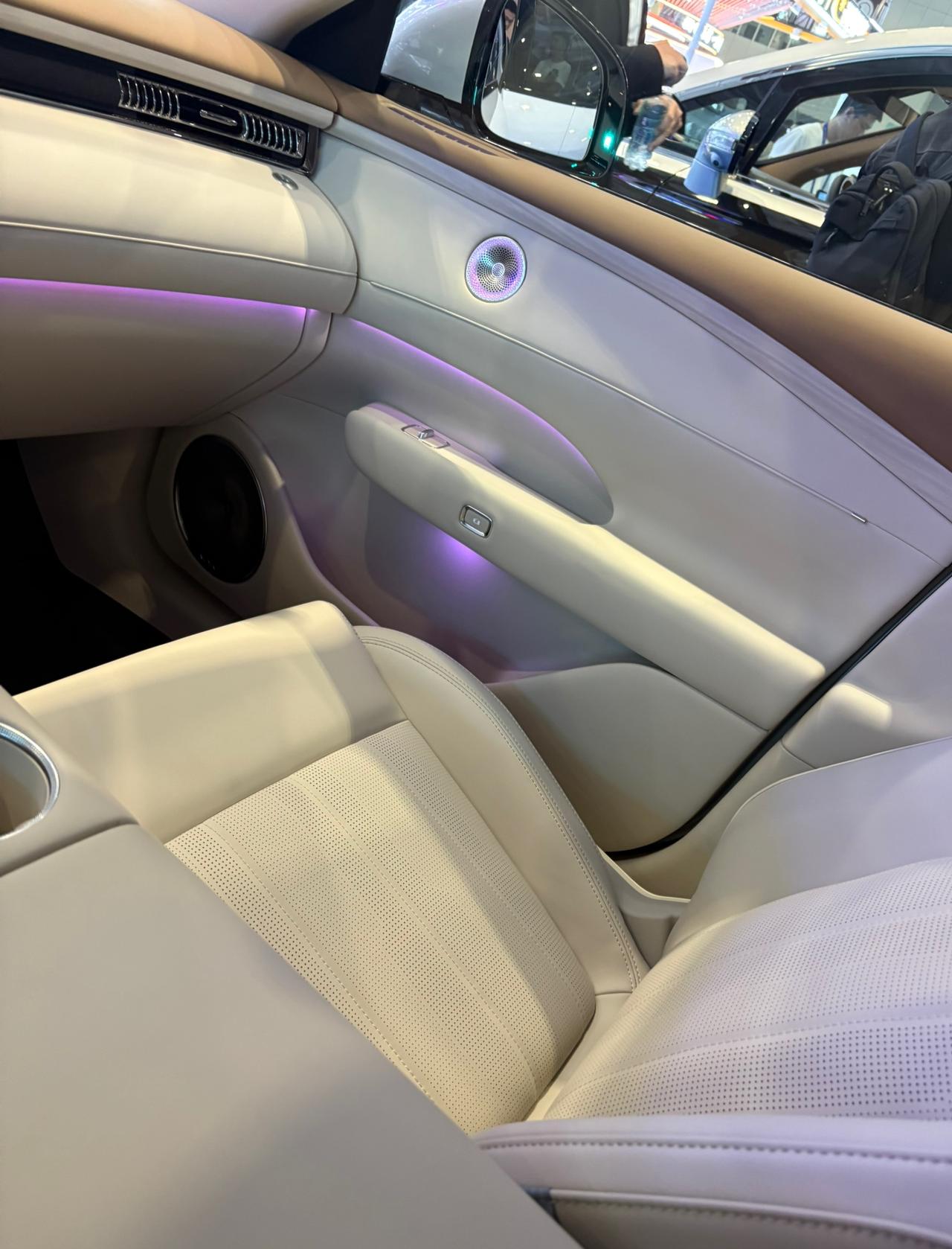 现在谈汽车保值就是个笑话，而且，越贵的车越贬值快，说说身边人的一些例子1