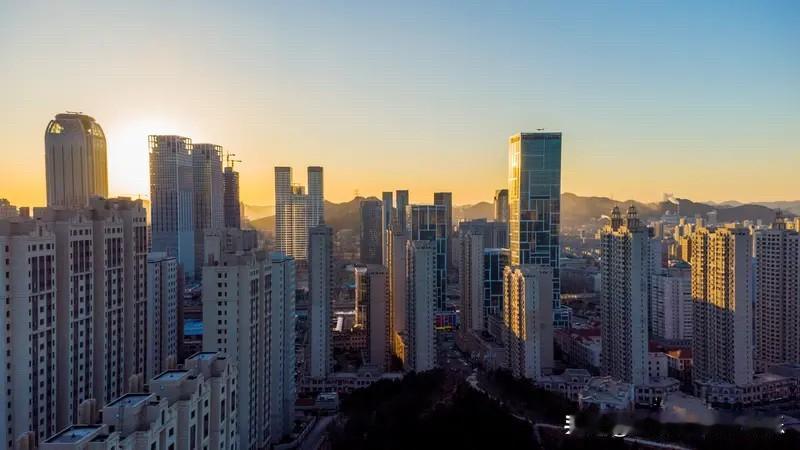 大连楼市的那些房东开心了。连续下跌好几年的大连楼市现在终于看到了止跌的希望。