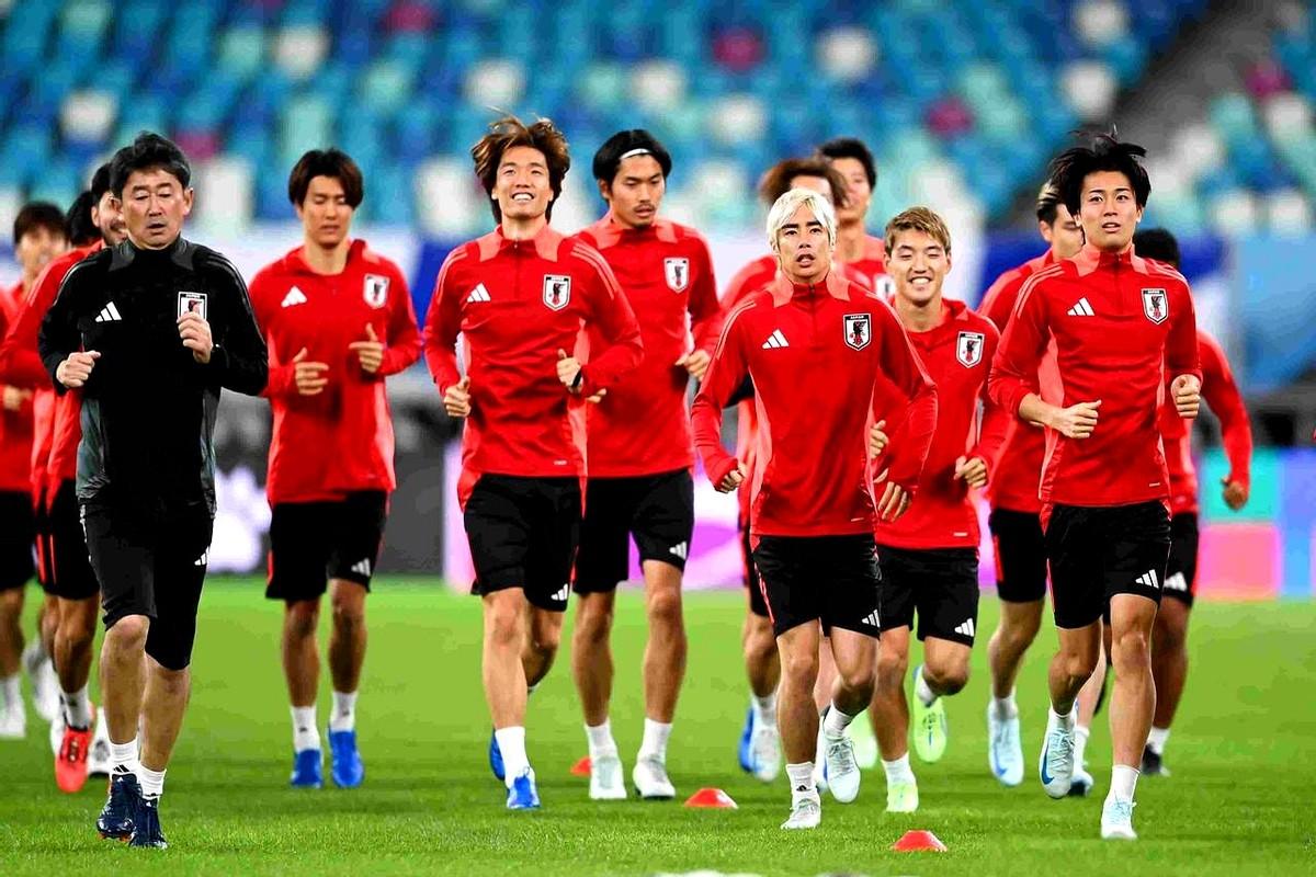 由于分组规则被划入第咱们日本队好不容易升到第二档，以为能喘口气，结果眼睛一扫，