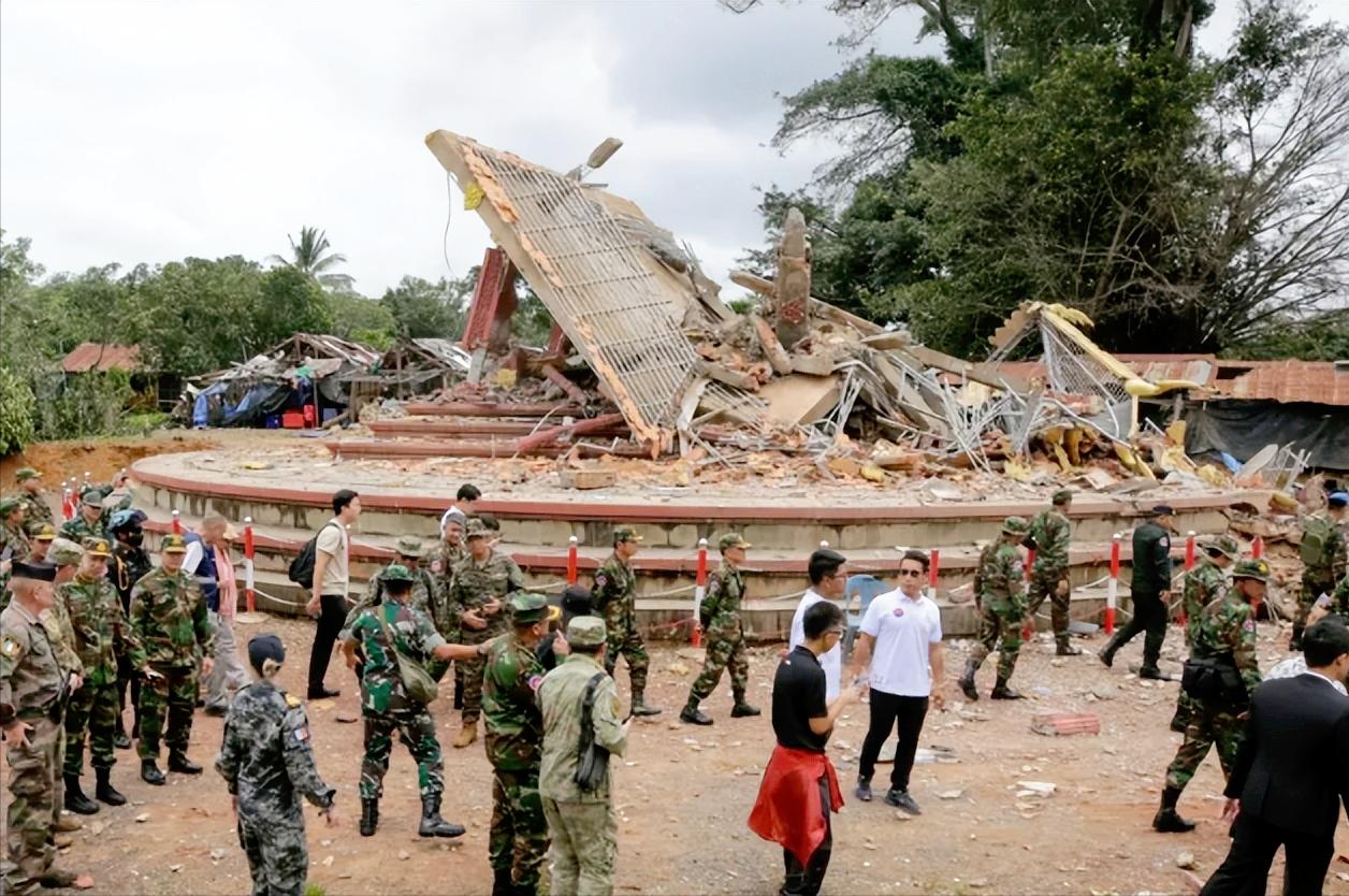 泰柬打了20天，而导火索荒谬得令人哭笑不得，泰国士兵在边境巡逻时踩了地雷受了伤，