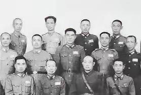 抗战胜利后，作为杂牌部队师长的鲍汝澧想要投奔八路军，但他的部下都不赞成。师参谋长