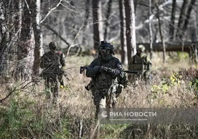 俄军士兵创造奇迹，孤军深入2个月。俄罗斯卫星通讯社5月15日报道，俄罗斯武装