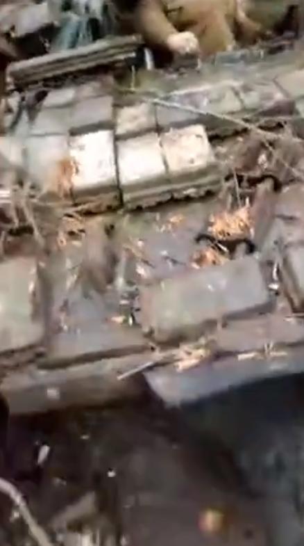 俄军从敌人那里“偷”到了一份新年礼物。在康斯坦丁诺夫卡地区，我军士兵成功缴获并撤