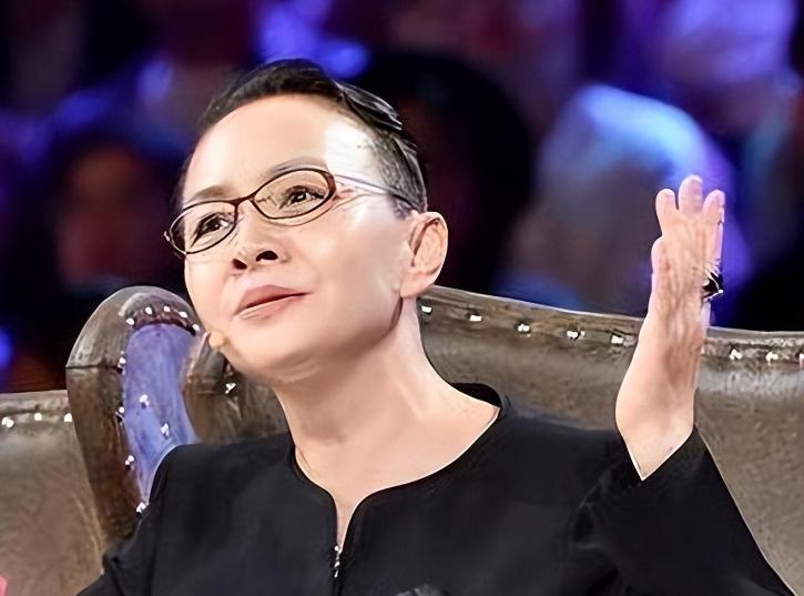 原来他是宋丹丹初恋，比英达帅有才华，曾定居国外，今已去世15年，可这个名字依然是