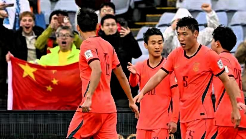 同病相怜！孱弱的中国男足竟然和意大利、丹麦、喀麦隆、尼日利亚这样的世界级强队一起