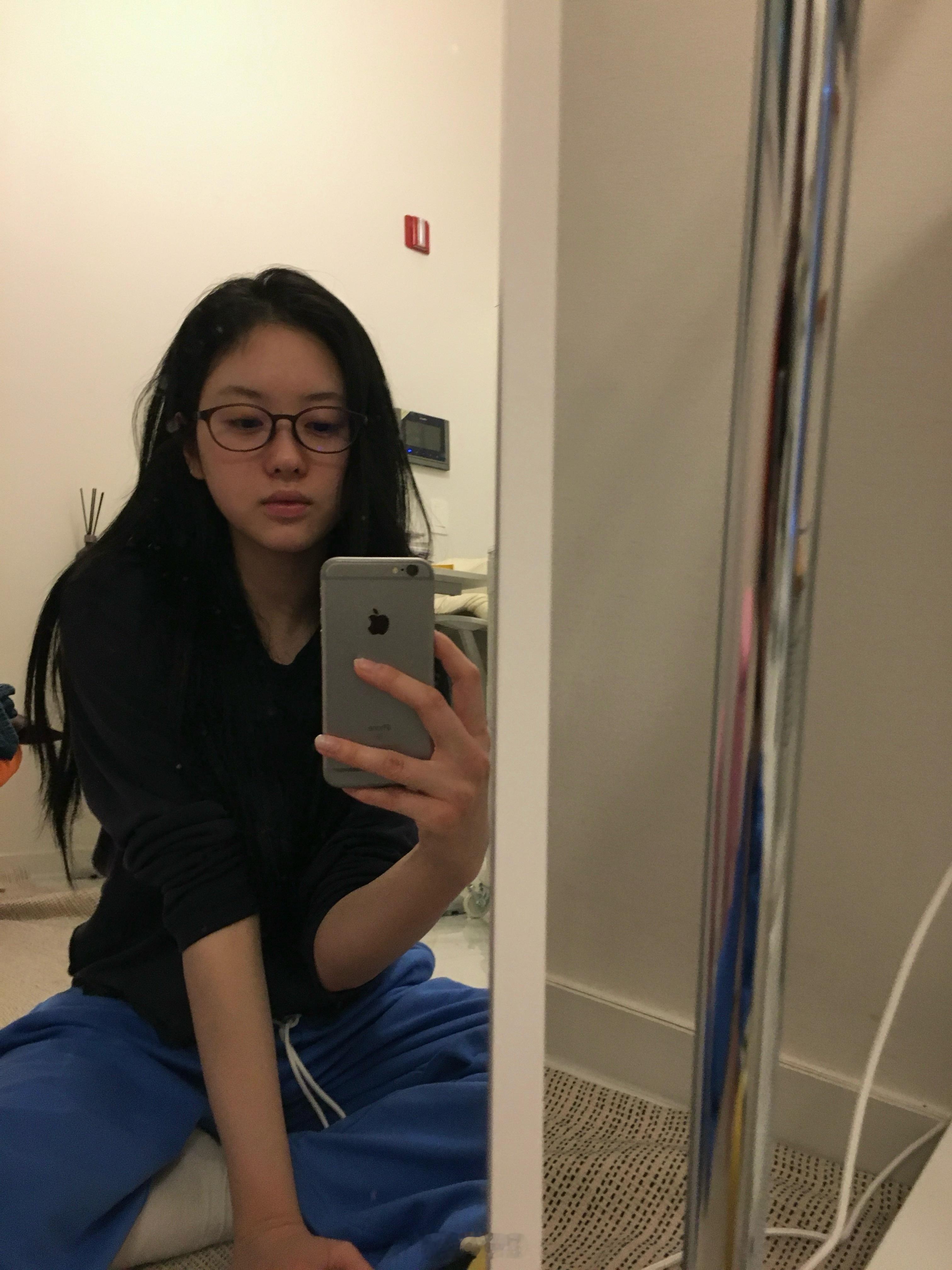 刷到一个好看的小姐姐还在用home键iPhone。