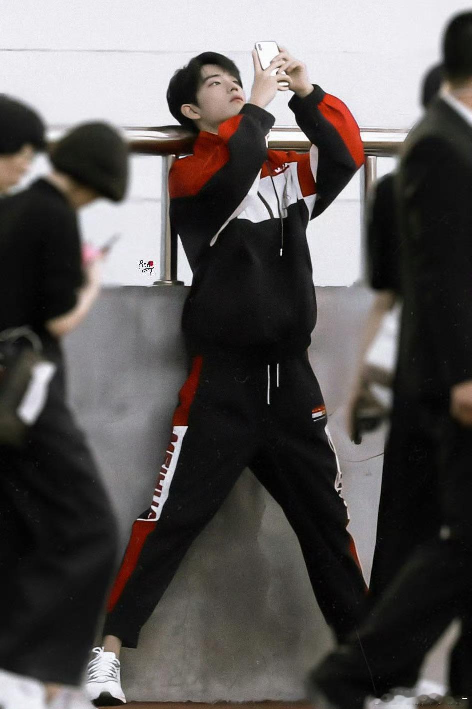 元气赞比！！！所有人都来看第三张肖战世界第一萌欸！！！[爱心][爱心]​​​