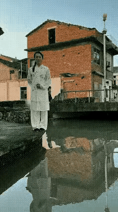 这就是失传已久的蜻蜓捉鱼吗？[汗]