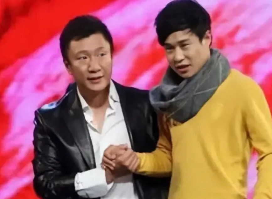 2009年，拍《三枪拍案惊奇》时，许多粉丝找小沈阳签名，孙红雷那边就一个人，于是