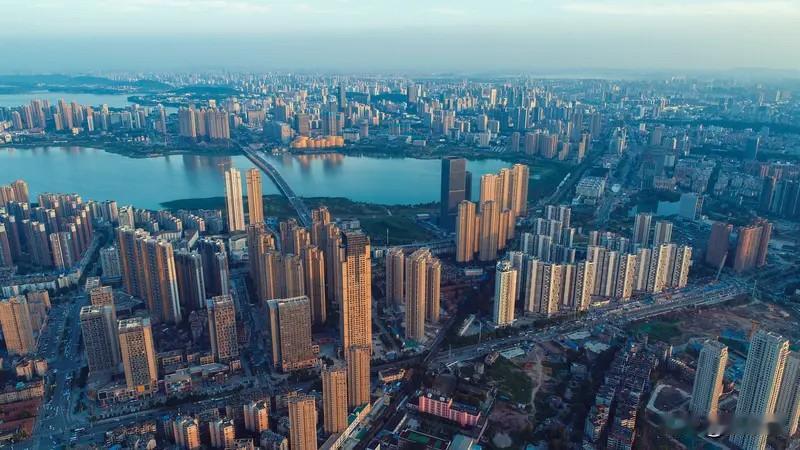 武汉楼市：7月武汉新房房价环比微涨0.1%，二手房价格环比走平，在当下的大环
