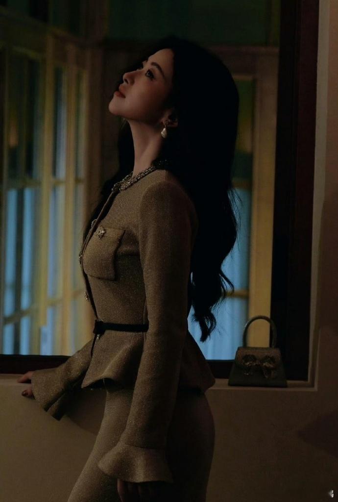 朱珠统一了东西方的审美朱珠的美是刻在骨子里的！不只是五官精致，更胜在神态与韵味