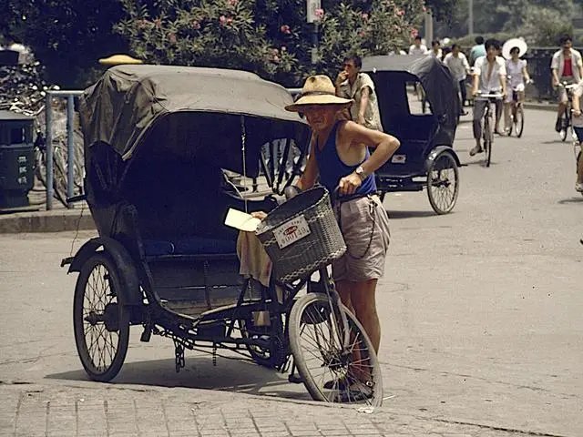 走，上班去(90年代初的成都​​​​)