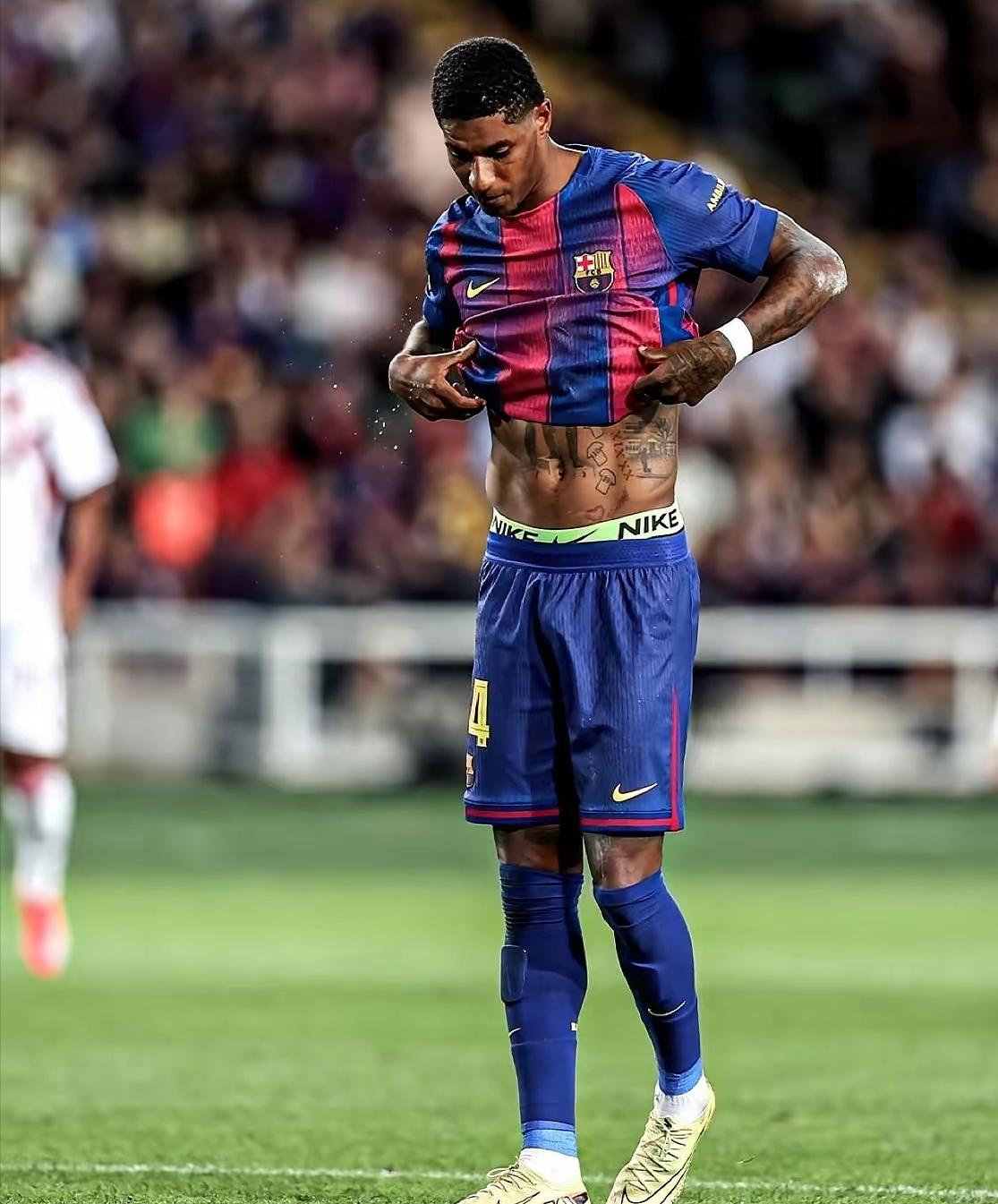 【拉什福德这下有点尴尬了，巴萨决定不掏钱】近期有消息称巴萨大概率不会激活拉什福德