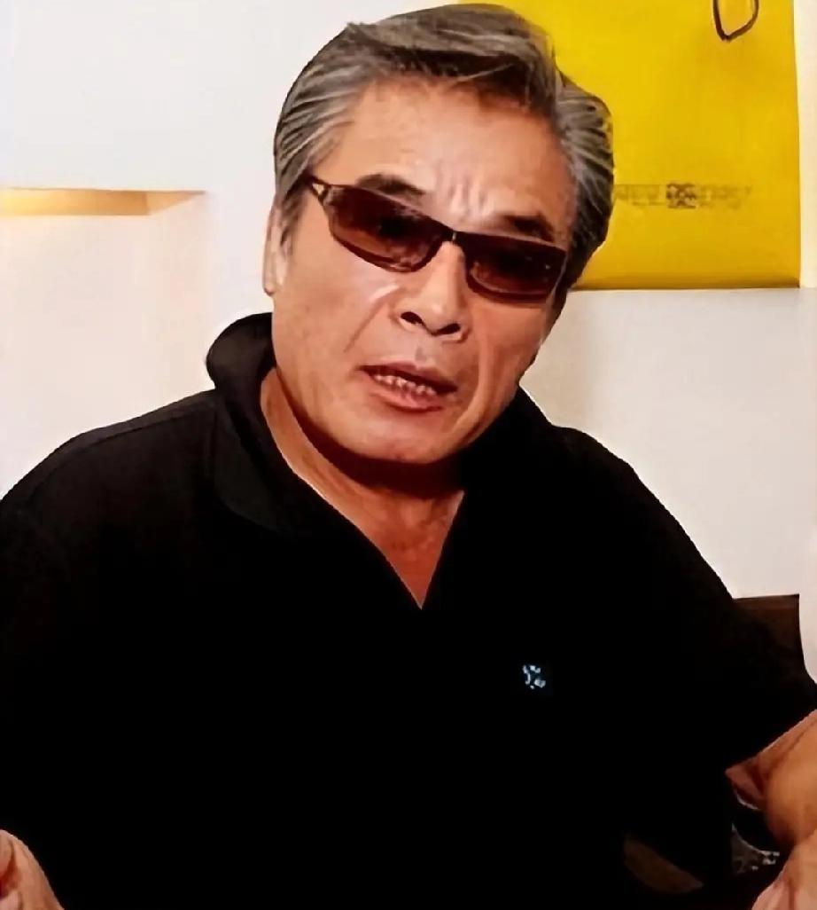从月砸百万养6妻，到78岁病床仅一人相伴，戏王雷洪的人间清醒