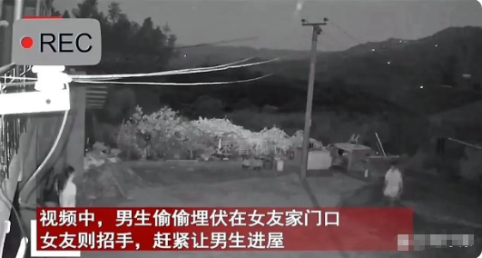 重庆，男生半夜12点偷偷到女友家约会，女友早已按捺不住，出门配合牵男友进屋！