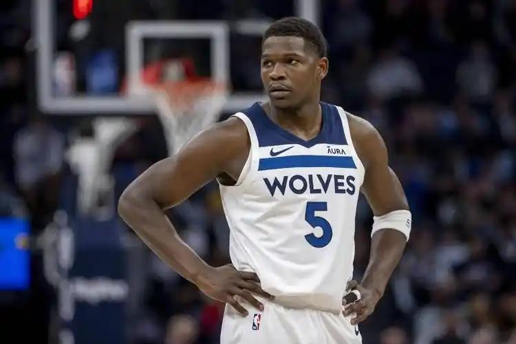 爱德华兹被夸了，森林狼却输球了森林狼惜败马刺，可惜了爱德华兹生涯最强一战，爱