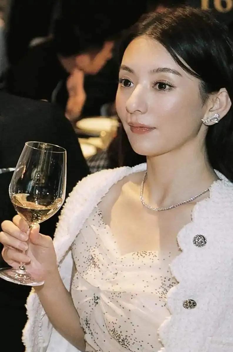 郭富城夫妇真恩爱，经常夫妻合体现身！方媛孕期依然漂亮！