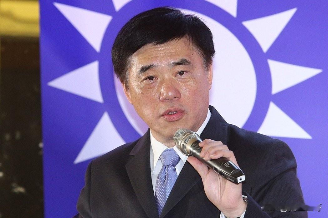 郝龙斌今天露出了原形。我上一篇文章说，郝龙斌接过了他父亲的“衣钵”，有的网友