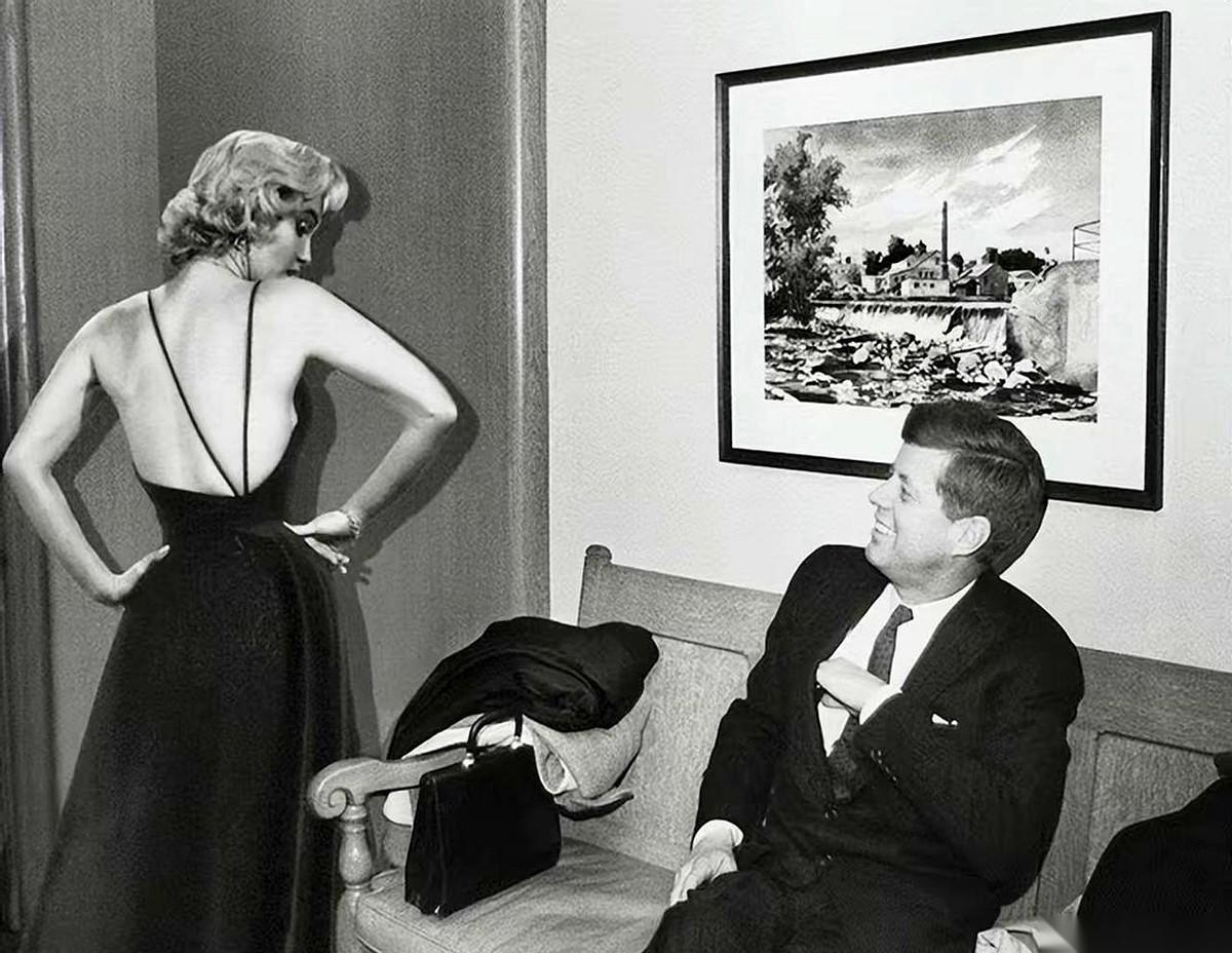 就这一张。全世界都知道的，肯尼迪和梦露，唯一一张公开的同框照。你品品肯尼迪那