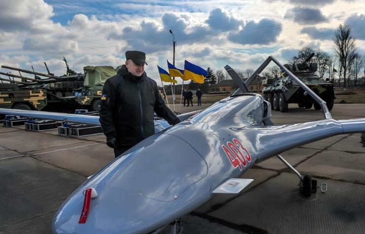 俄乌战场惊现颠覆性操作，300-400架无人机同时升空，铺天盖地碾压俄军防线，乌