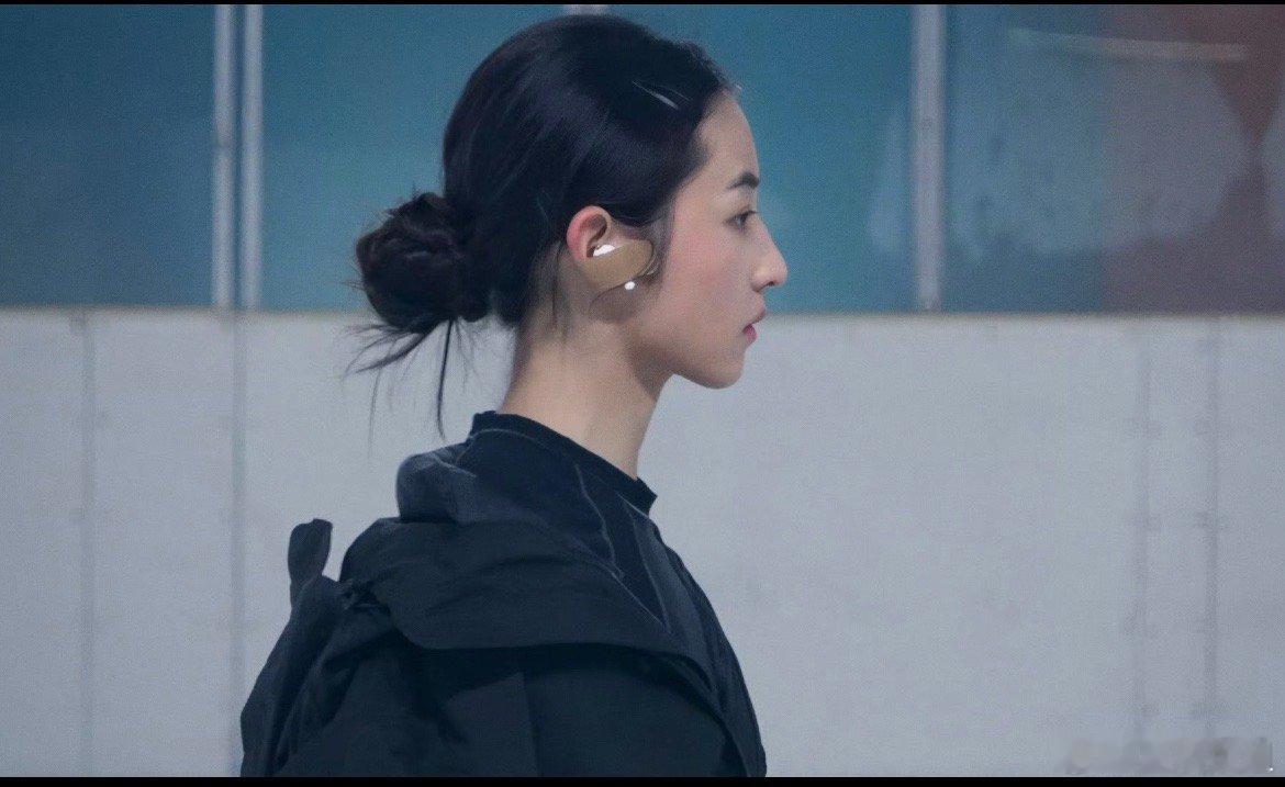 张子枫你怎么这么美！！！！！好圆润的脑袋好美的侧脸​​​