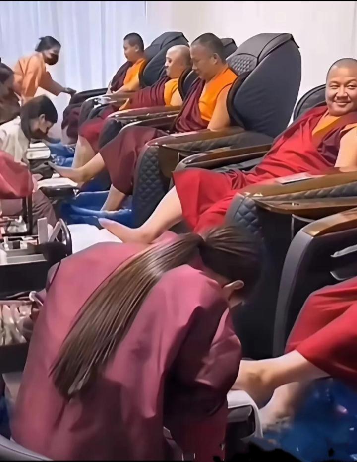 现在的这个群体离“苦行僧”的形象越来越远。他们是一个懂得享受的群体，而且在不断的