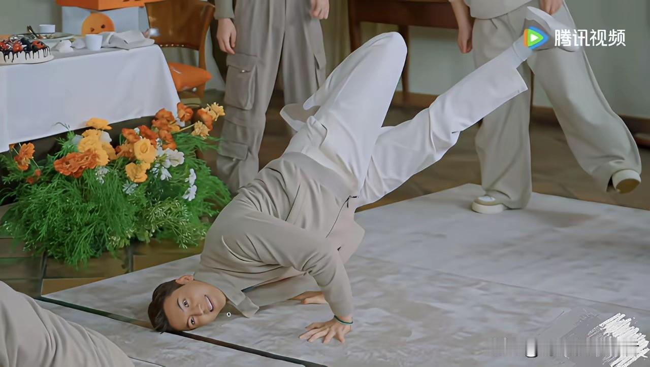 陈伟霆真是有两把刷子，这体力和二十岁小伙真的差不多。陈伟霆如今也是有家室的人了