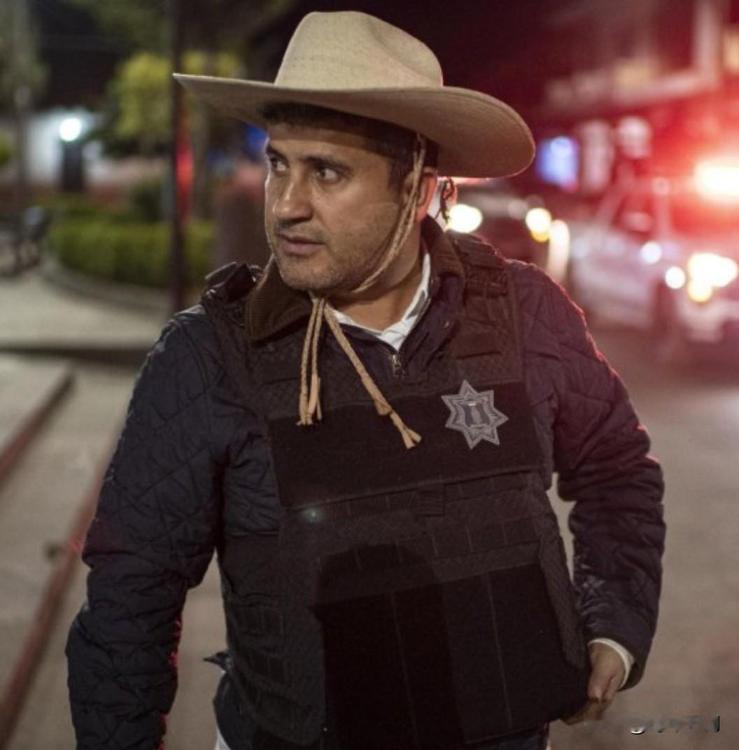 11月1日晚，墨西哥米却肯州乌鲁阿潘市市长卡洛斯·曼索（CarlosManzo