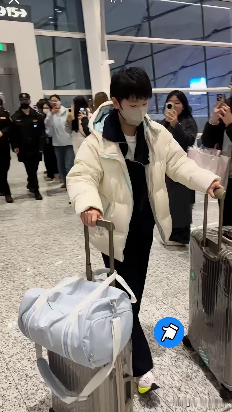 不是因为她穿了什么她现在是公众人物穿什么都有人喜欢估计孙颖莎也没想到，喜欢她