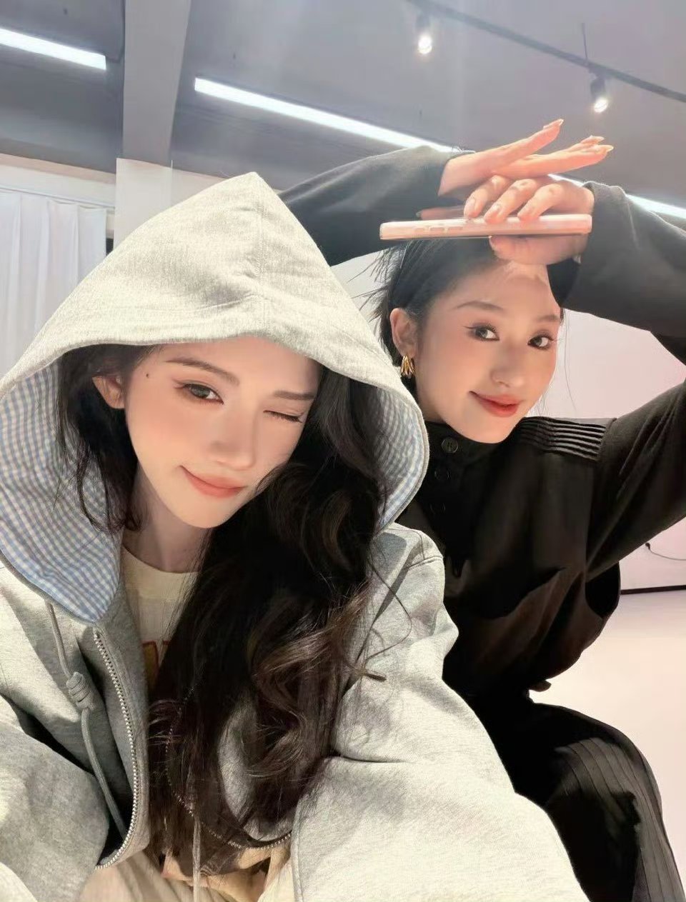 鞠婧祎最新合照自拍，又帅又美的​​​