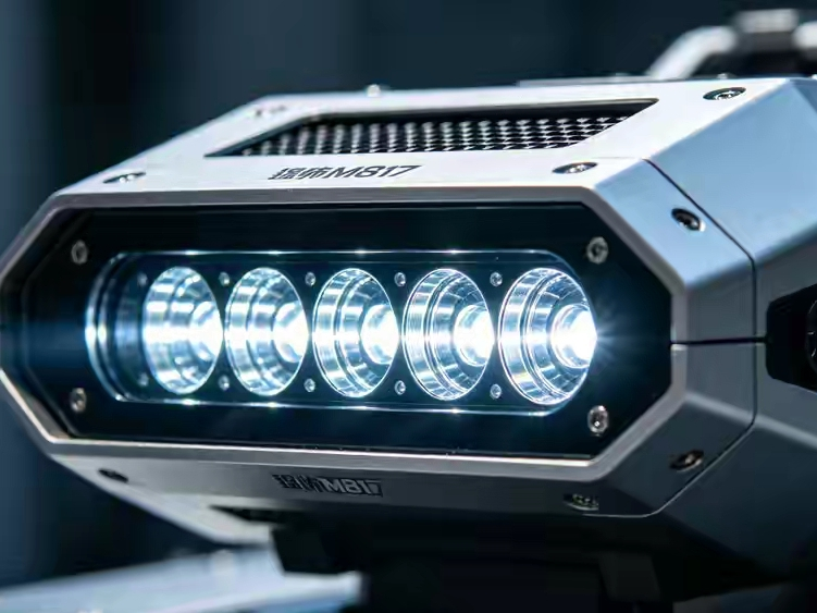 猛士跟华为搞大事了！真的想不到，我们普通人的越野梦这次真能圆