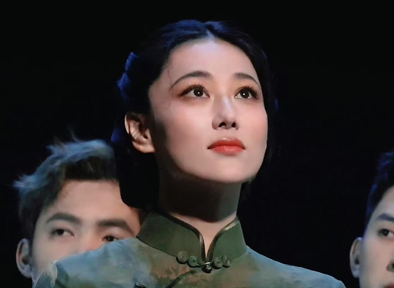 张馨予下定决心出演话剧，表示要向多元化发展，这一次她在话剧中饰演的费达生，是一个