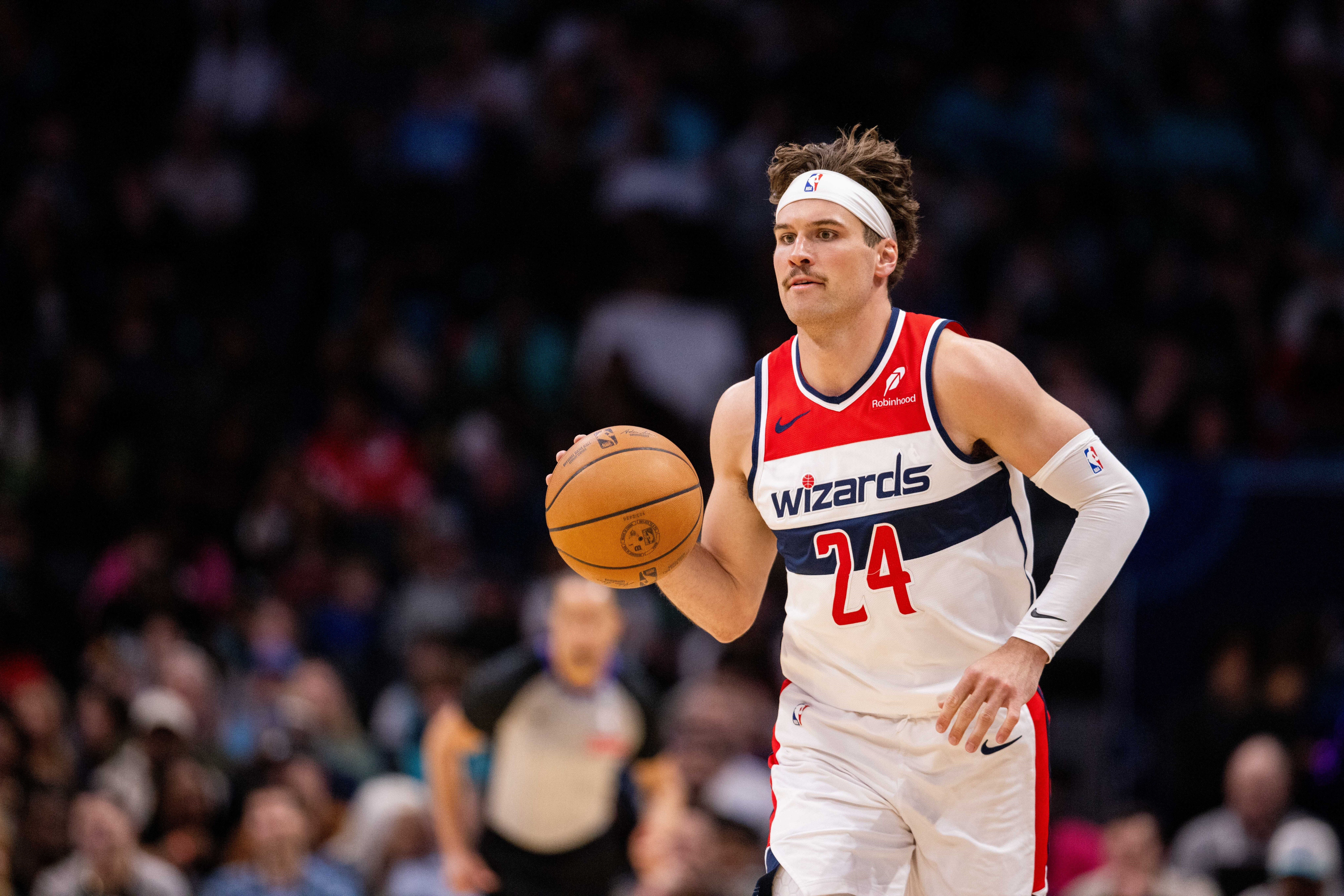 联盟消息人士告诉，老鹰队对奇才队的科里·基斯珀特感兴趣，如果特雷·杨到华盛顿的交