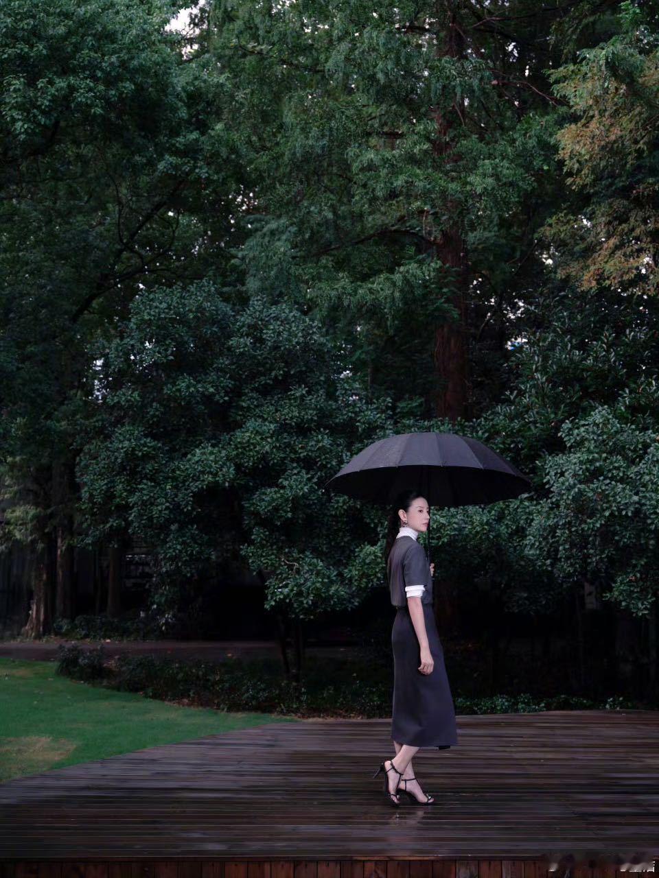 董洁顶级骨相这颌面也太优越了吧！发型随便搞都好看，羡慕哭​​​